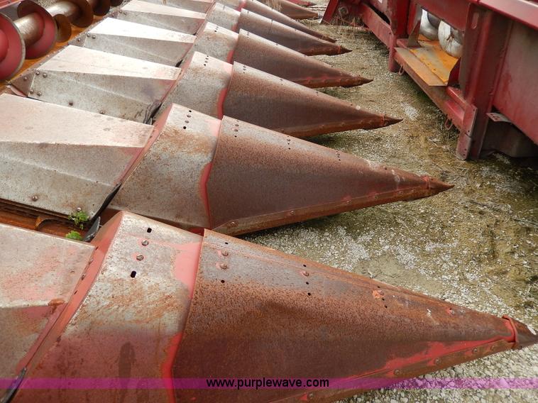 image for item I4379 1995 Case IH 1083 corn head