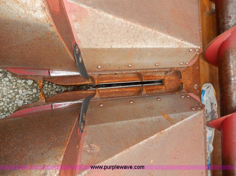 image for item I4379 1995 Case IH 1083 corn head