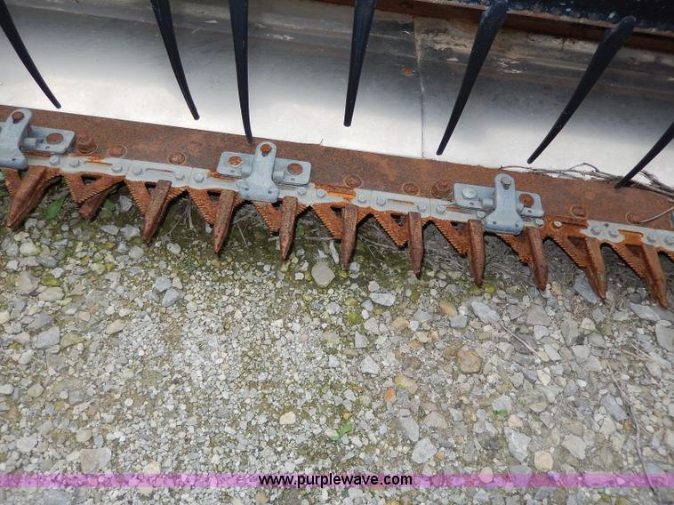 image for item I4435 1990 John Deere 920 20' flex head