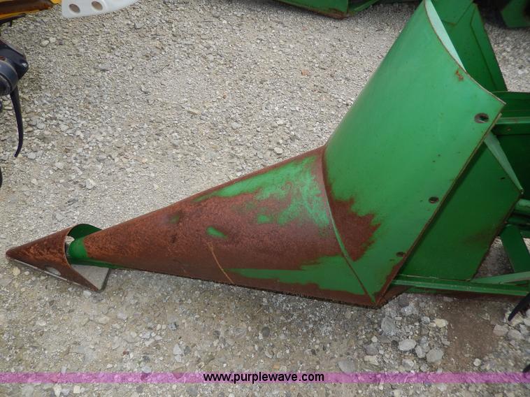 image for item I4435 1990 John Deere 920 20' flex head