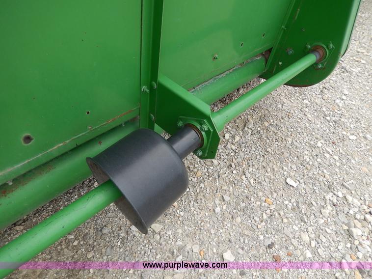 image for item I4435 1990 John Deere 920 20' flex head
