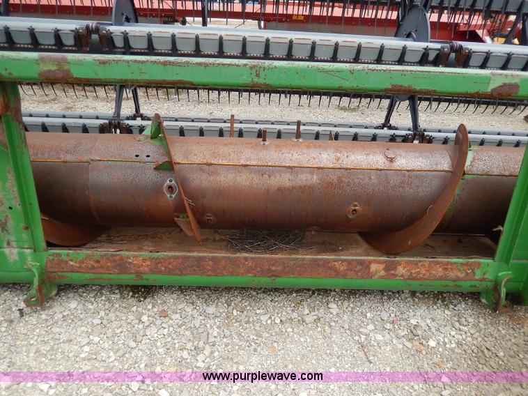 image for item I4435 1990 John Deere 920 20' flex head
