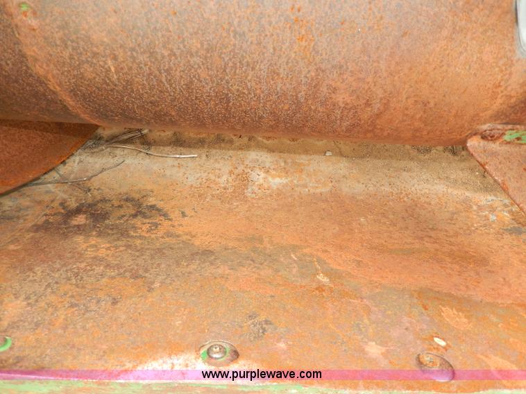 image for item I4435 1990 John Deere 920 20' flex head