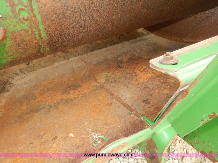 image for item I4435 1990 John Deere 920 20' flex head