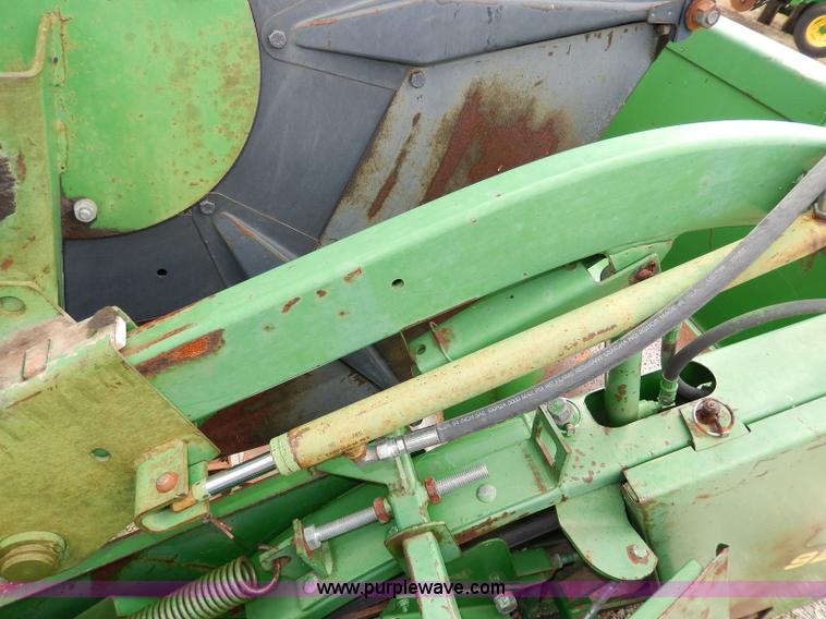 image for item I4435 1990 John Deere 920 20' flex head