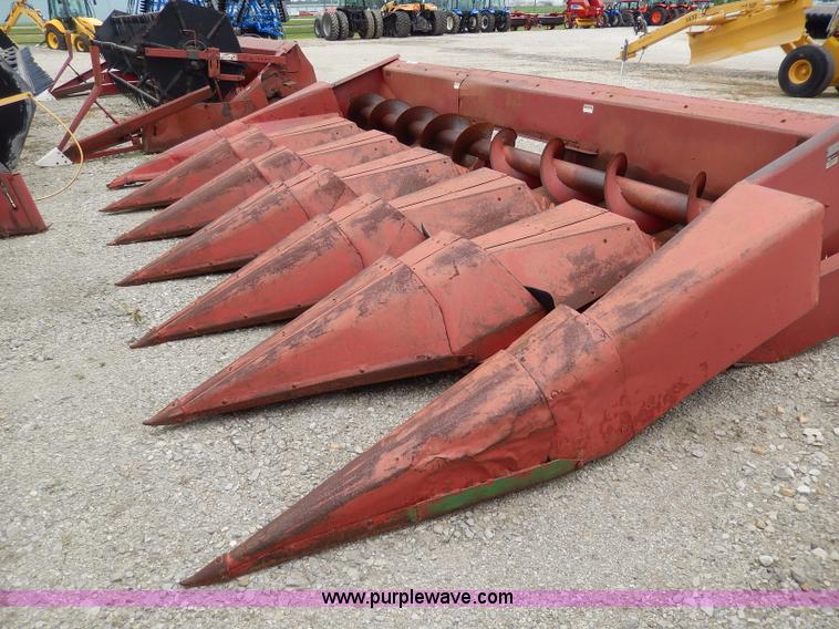 image for item I4436 International 863 corn head