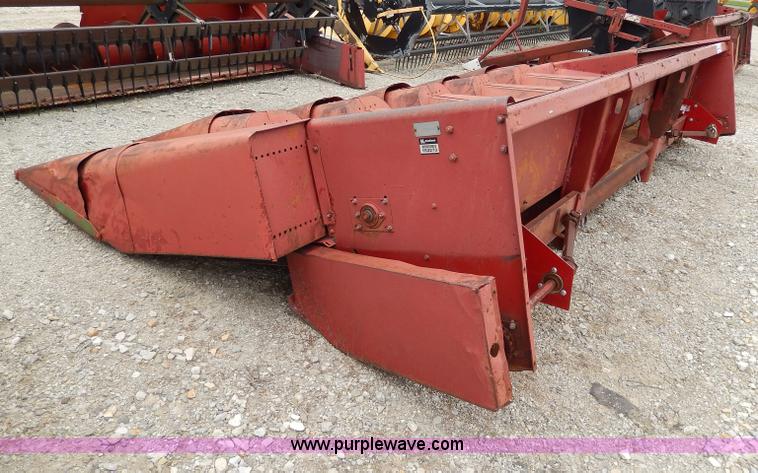 image for item I4436 International 863 corn head
