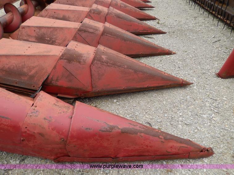 image for item I4436 International 863 corn head