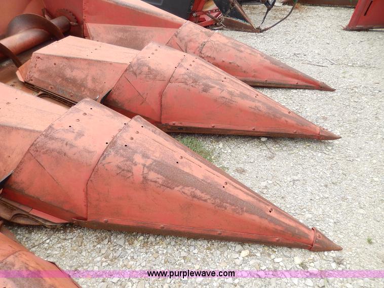 image for item I4436 International 863 corn head