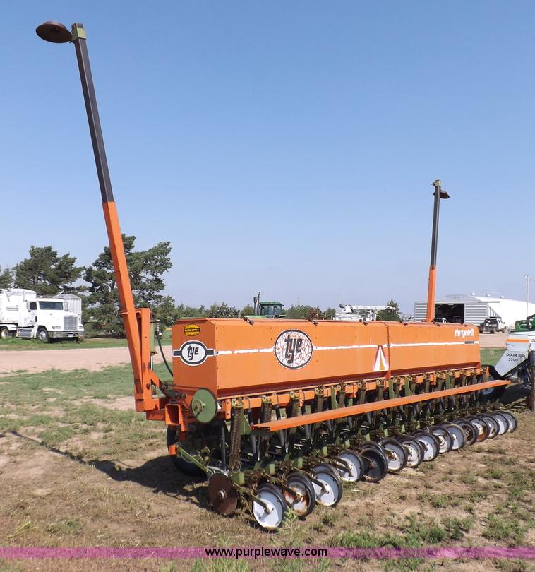 Tye grain drill in Hugoton, KS Item I7646 sold Purple Wave