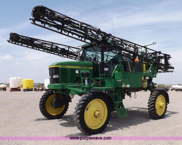 image for item I7683 1998 John Deere 4700 sprayer