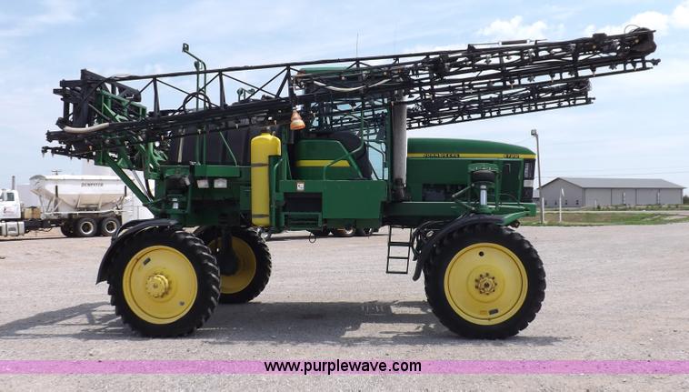 image for item I7683 1998 John Deere 4700 sprayer