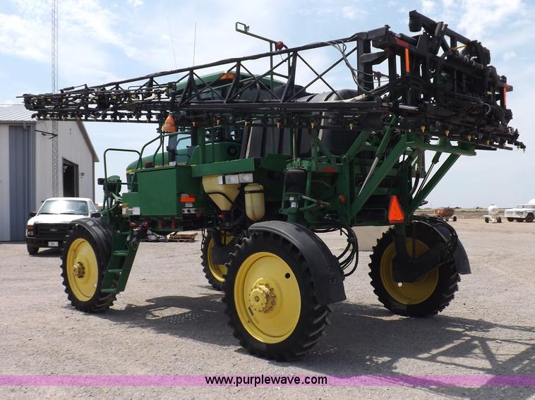 image for item I7683 1998 John Deere 4700 sprayer