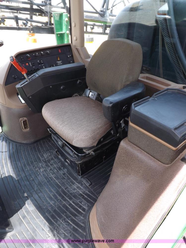 image for item I7683 1998 John Deere 4700 sprayer