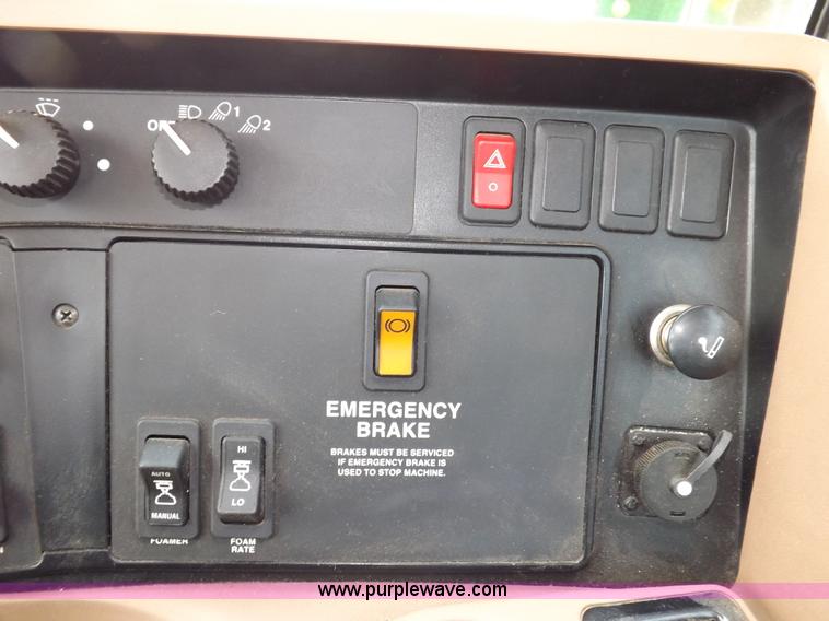 image for item I7683 1998 John Deere 4700 sprayer