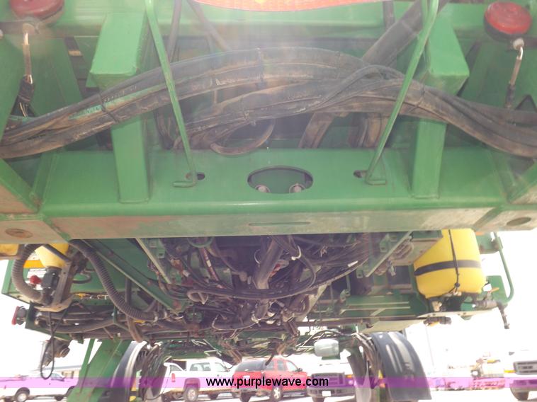 image for item I7683 1998 John Deere 4700 sprayer