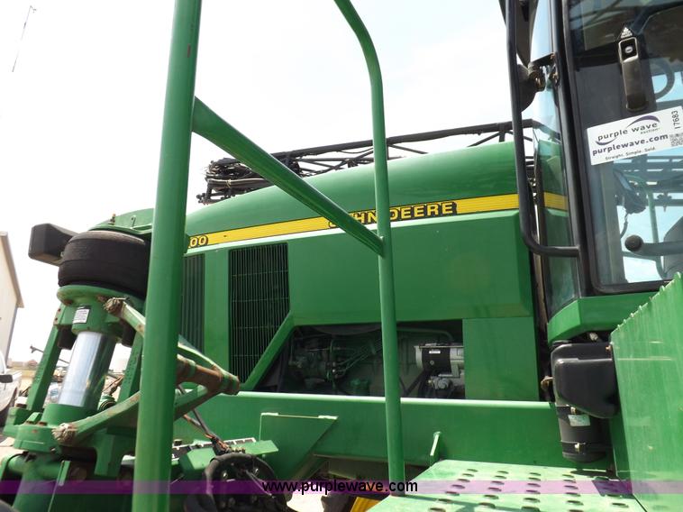 image for item I7683 1998 John Deere 4700 sprayer
