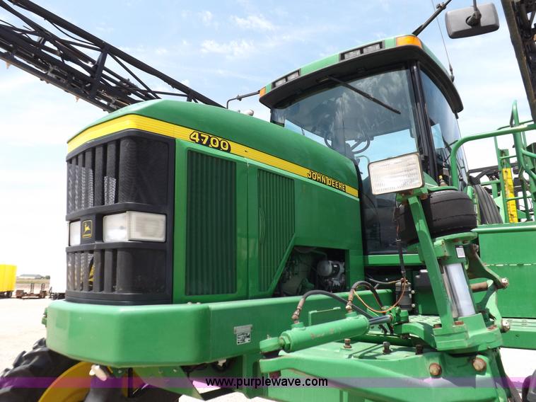 image for item I7683 1998 John Deere 4700 sprayer
