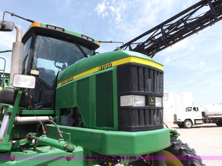 image for item I7683 1998 John Deere 4700 sprayer