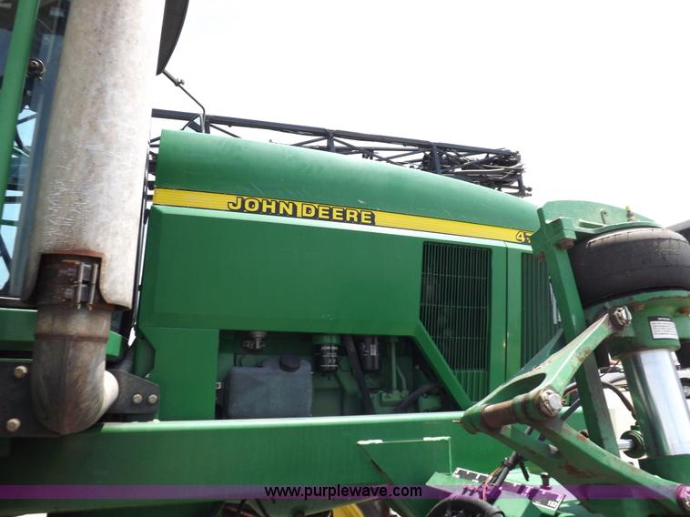 image for item I7683 1998 John Deere 4700 sprayer