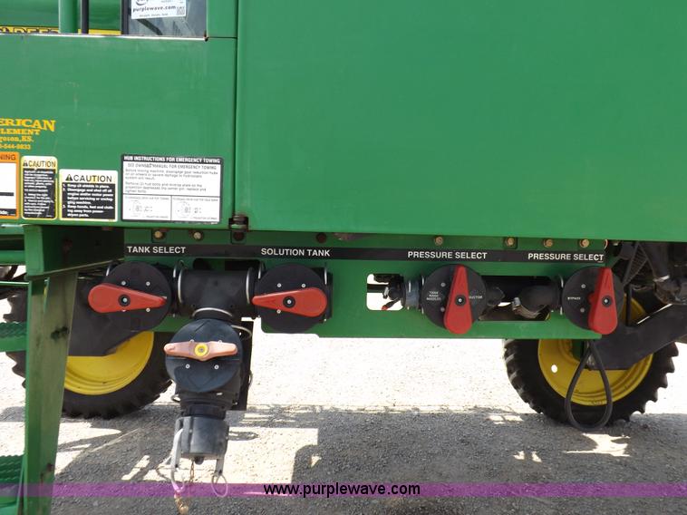 image for item I7683 1998 John Deere 4700 sprayer
