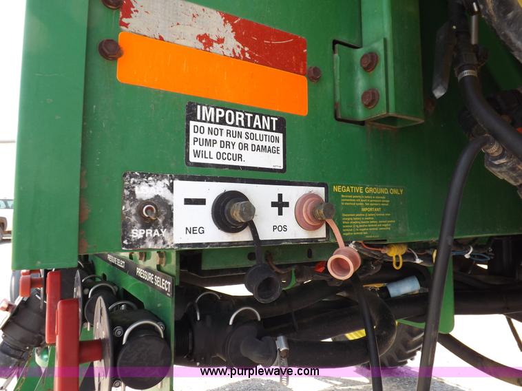 image for item I7683 1998 John Deere 4700 sprayer