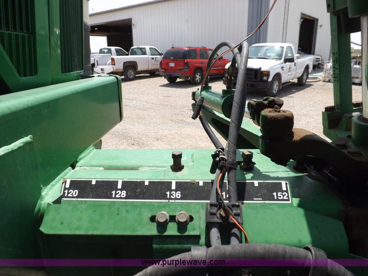 image for item I7683 1998 John Deere 4700 sprayer