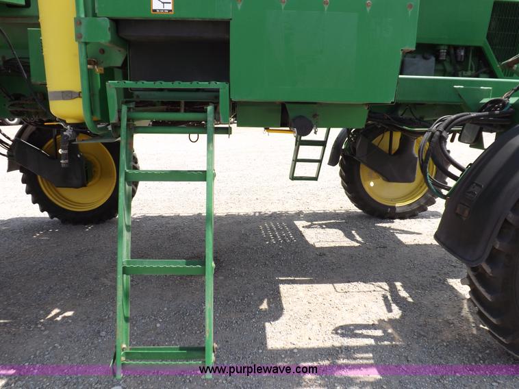 image for item I7683 1998 John Deere 4700 sprayer
