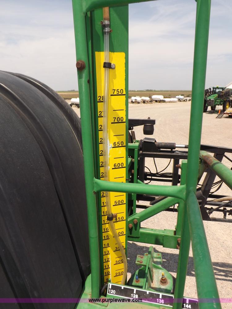 image for item I7683 1998 John Deere 4700 sprayer