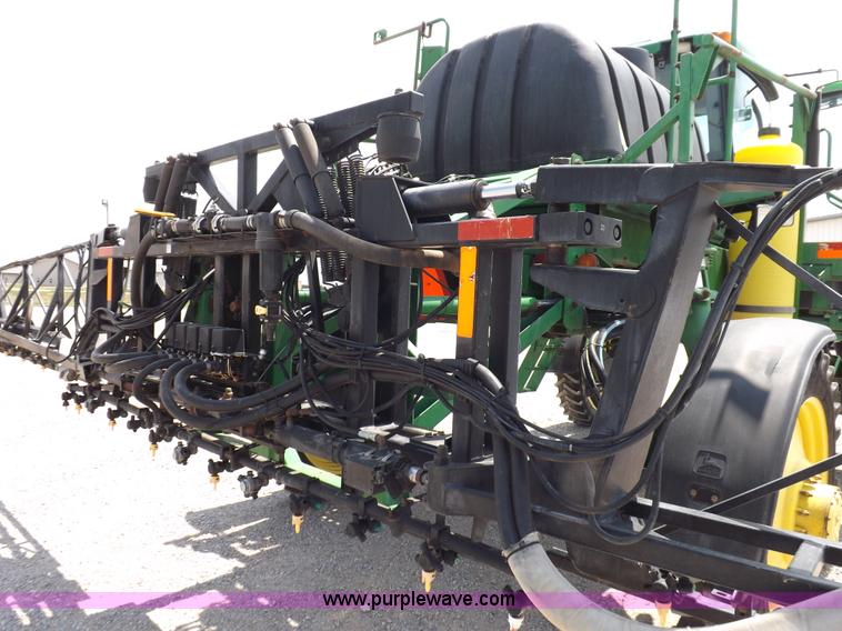 image for item I7683 1998 John Deere 4700 sprayer