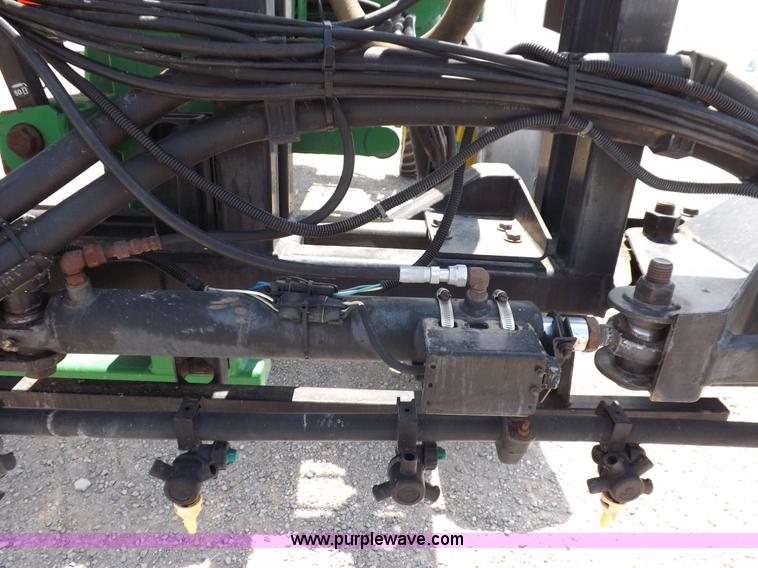 image for item I7683 1998 John Deere 4700 sprayer