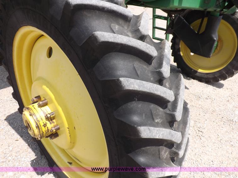 image for item I7683 1998 John Deere 4700 sprayer