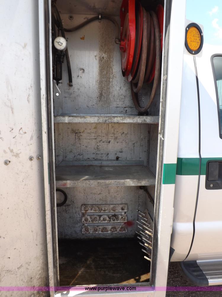 image for item I7687 2005 Ford F550 Super Duty utility truck