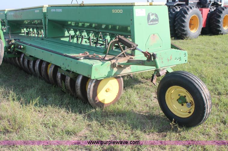 John Deere 9300 40' hoe drill with liquid fertilizer application in