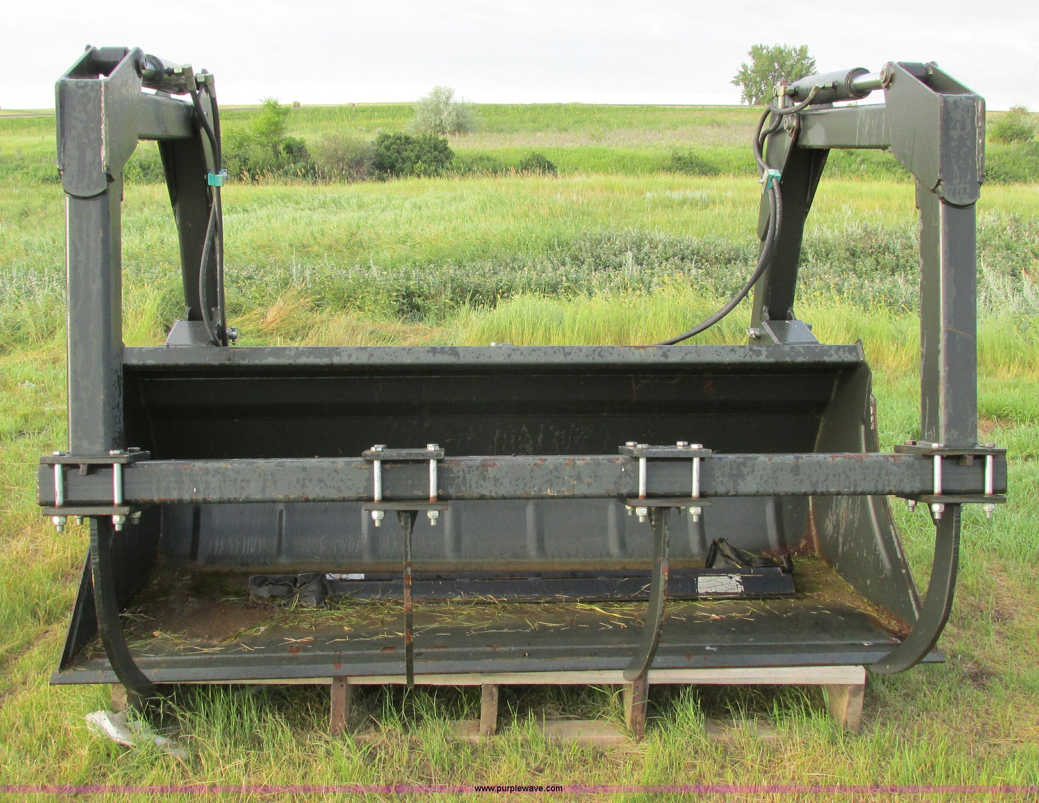 Maxi 210 grapple fork bucket in Williston, ND Item A8632 sold