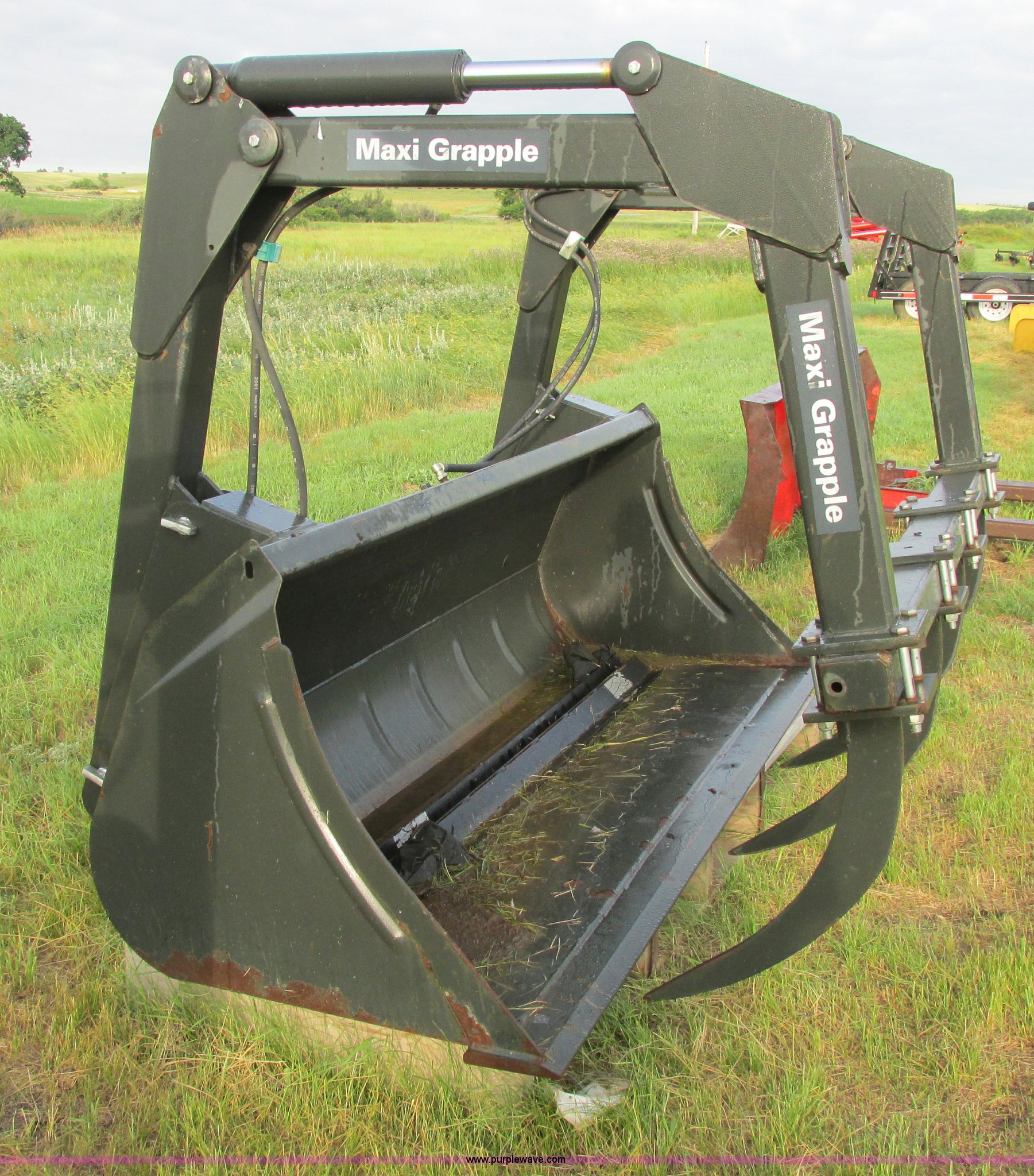 Maxi 210 grapple fork bucket in Williston, ND Item A8632 sold