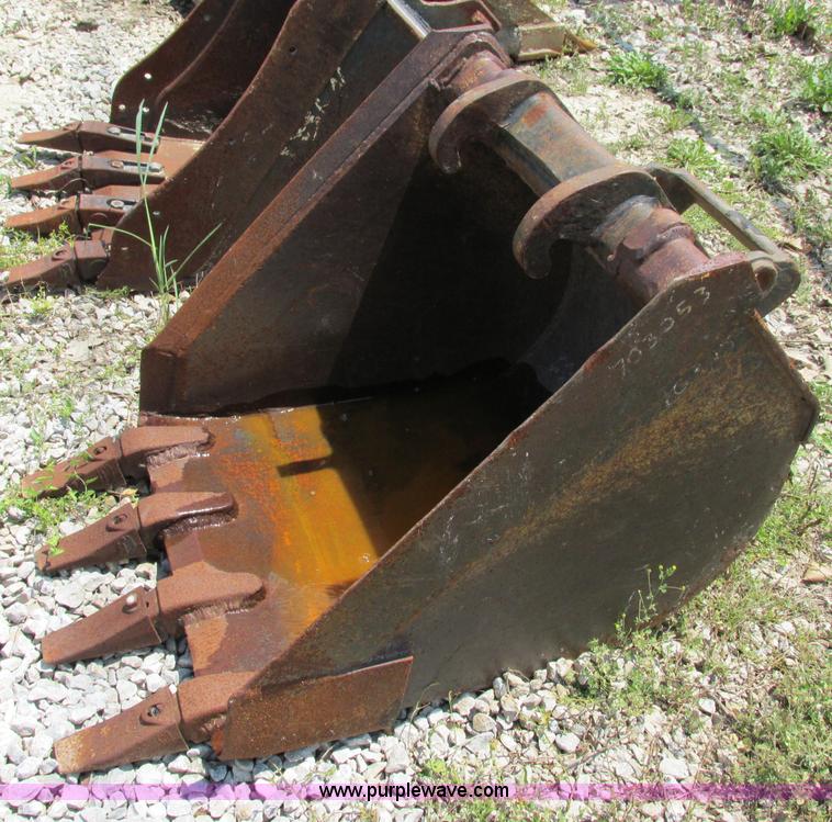 Bobcat 30" trenching bucket in Blue Springs, MO Item AC9437 sold