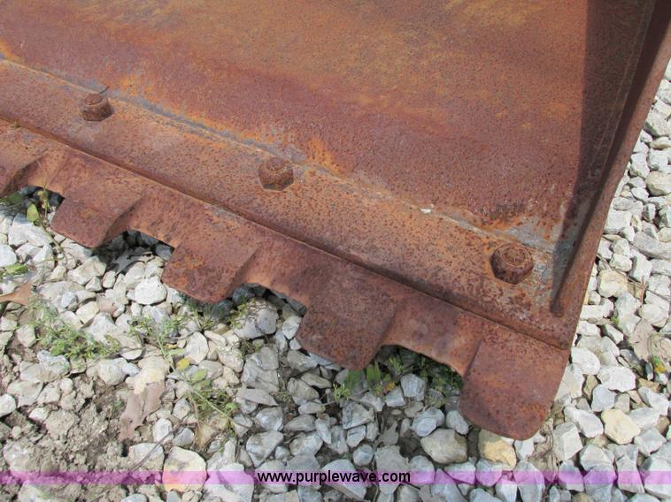 image for item AC9441 Case 72"W combination skid steer bucket