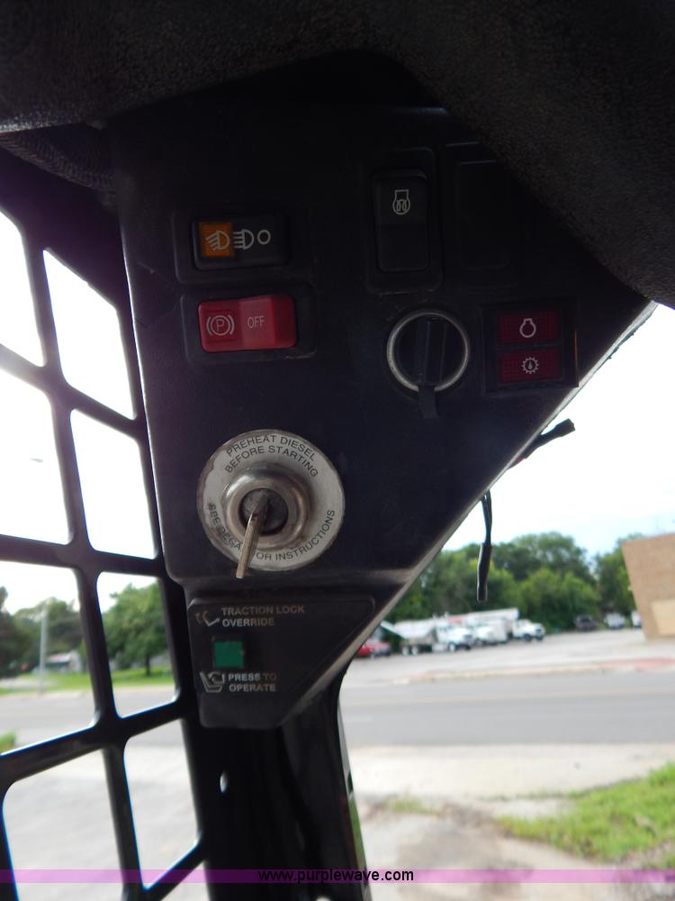 image for item AW9227 2006 Bobcat 463 skid steer