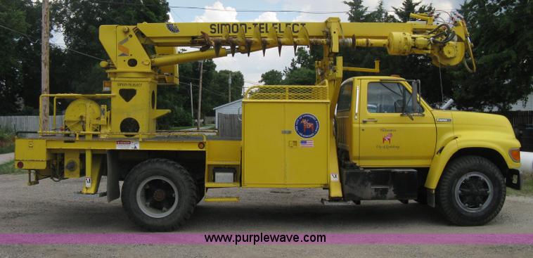image for item D8462 1995 Ford F700 digger derrick truck