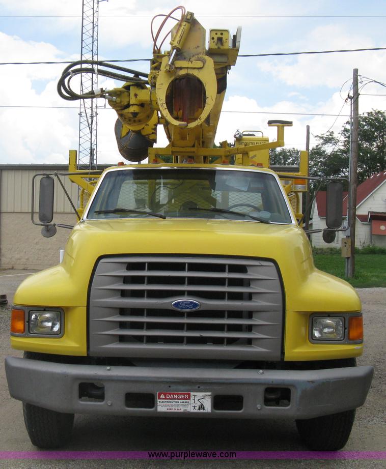 image for item D8462 1995 Ford F700 digger derrick truck