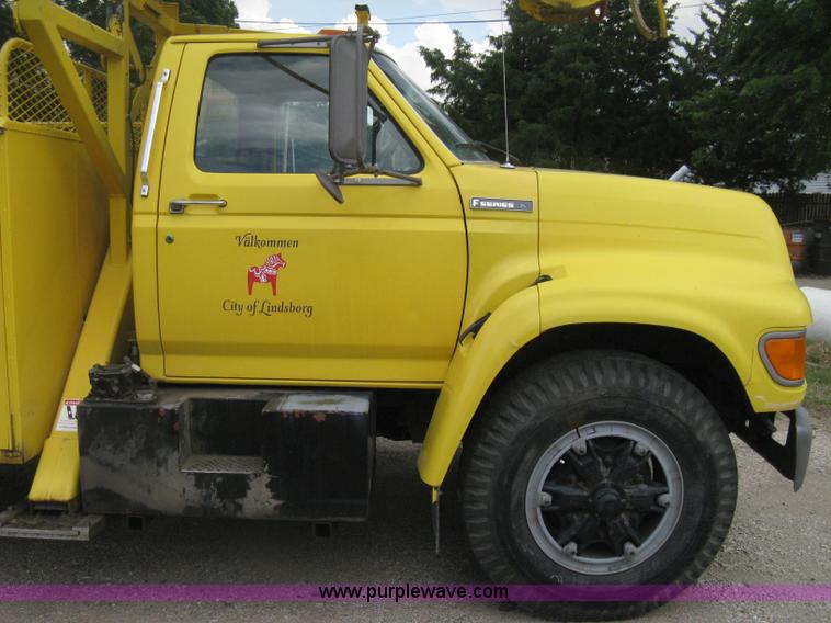 image for item D8462 1995 Ford F700 digger derrick truck