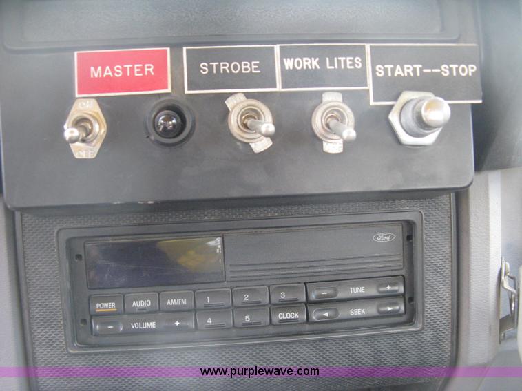 image for item D8462 1995 Ford F700 digger derrick truck