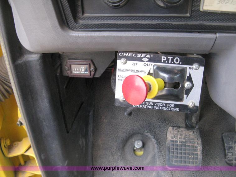 image for item D8462 1995 Ford F700 digger derrick truck