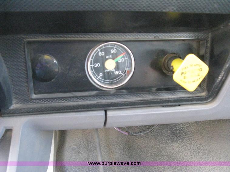 image for item D8462 1995 Ford F700 digger derrick truck