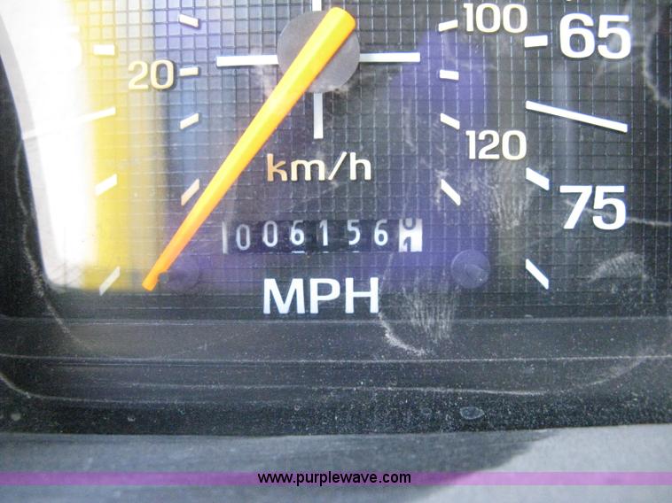 image for item D8462 1995 Ford F700 digger derrick truck