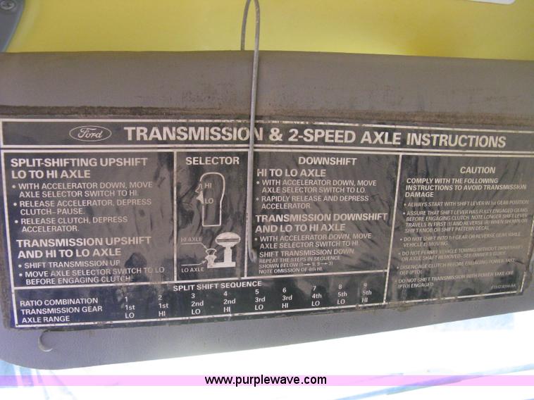 image for item D8462 1995 Ford F700 digger derrick truck