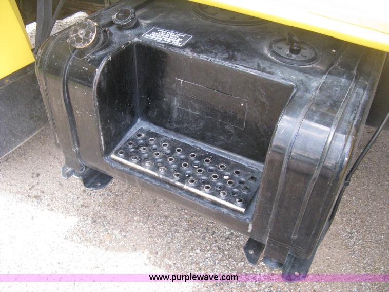 image for item D8462 1995 Ford F700 digger derrick truck