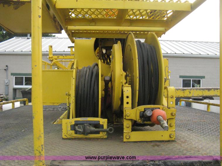 image for item D8462 1995 Ford F700 digger derrick truck