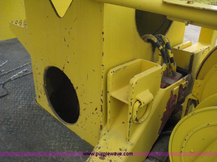 image for item D8462 1995 Ford F700 digger derrick truck